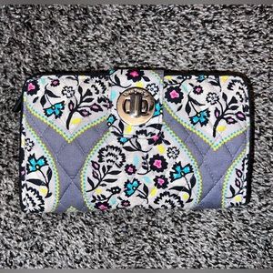 Vera Bradley Wallet, 2 interior I.D windows, 14 cards, 7 3/4 in (w)×4 3/4 in (h)